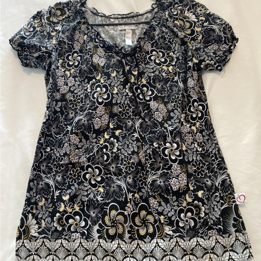 Peaches Floral Black and White scrub Top size xs